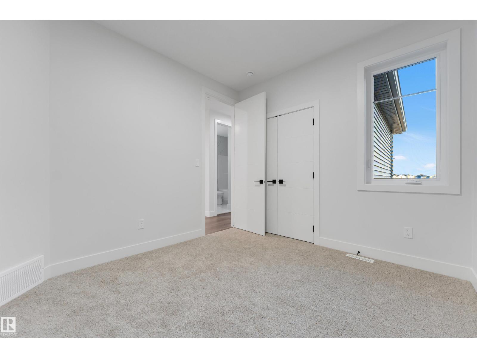 7023 177 AV NW - 34