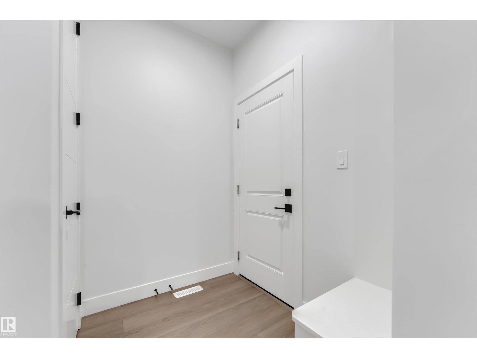 7023 177 AV NW - 38