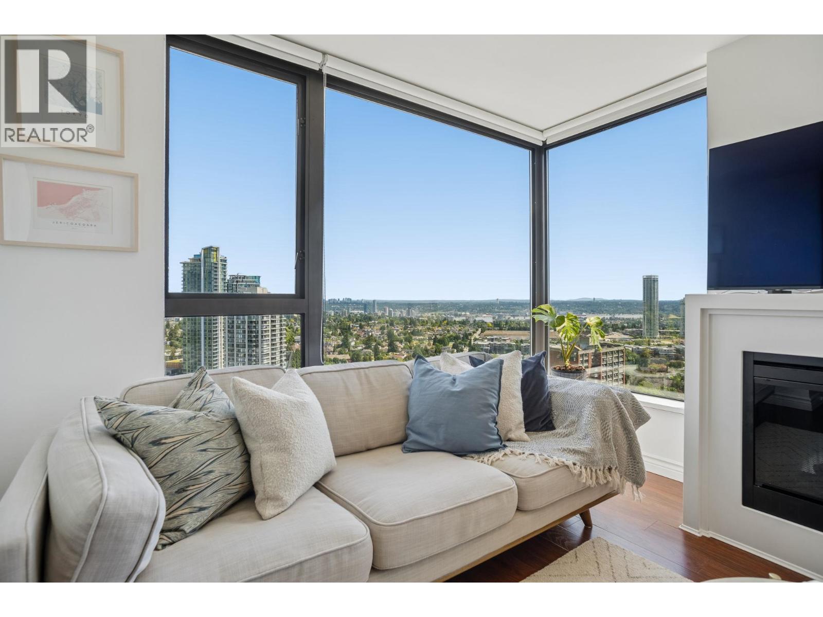 2706 7063 HALL AVENUE, Burnaby