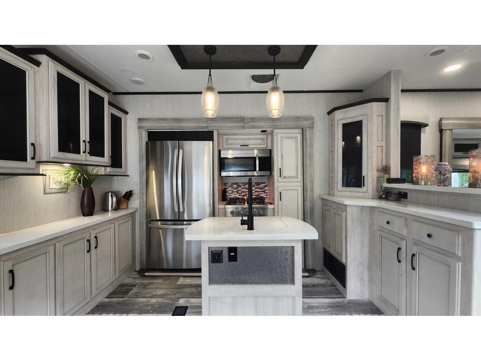 102 14600 MORRIS VALLEY ROAD, Mission