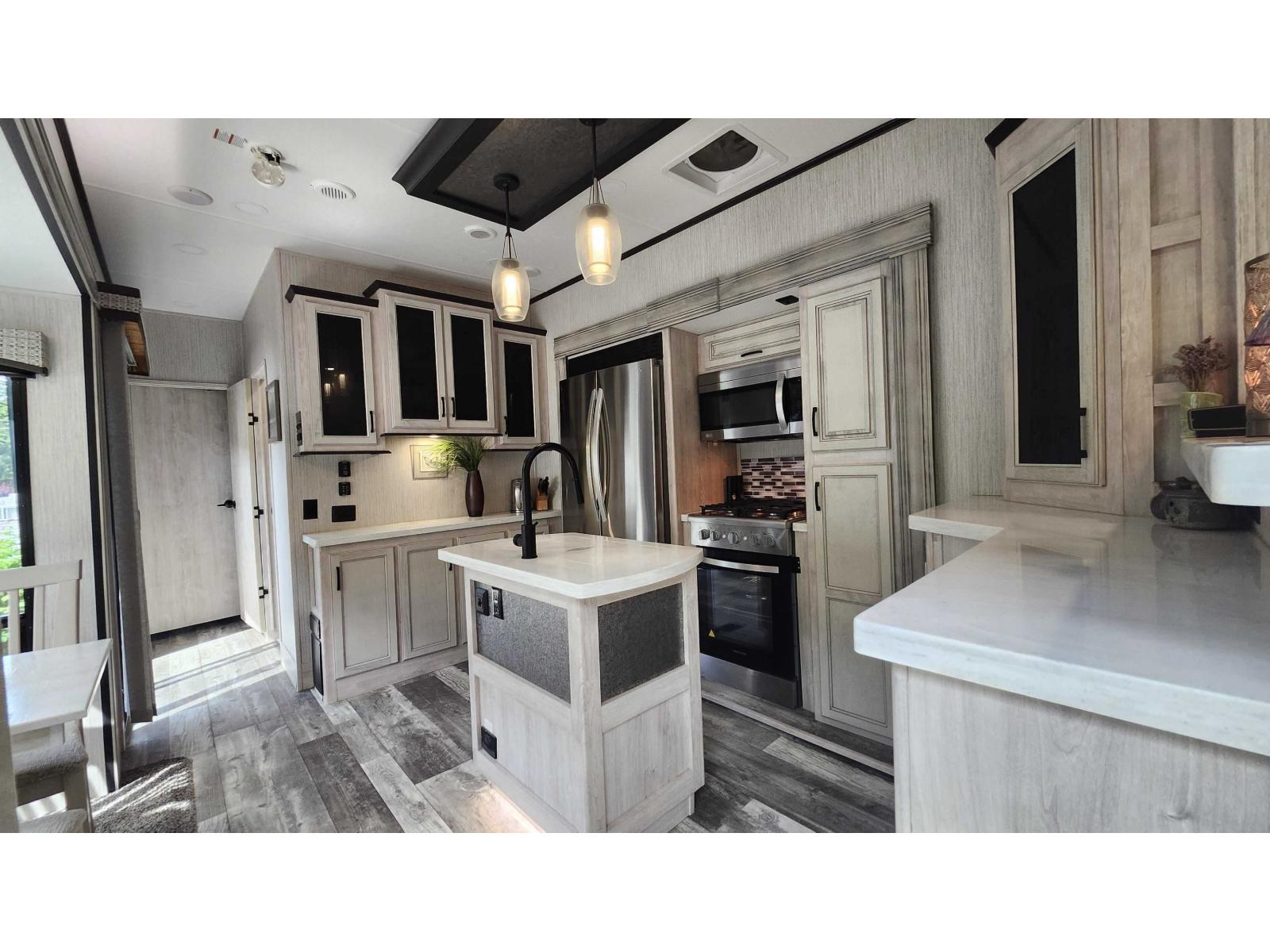 102 14600 MORRIS VALLEY ROAD, Mission