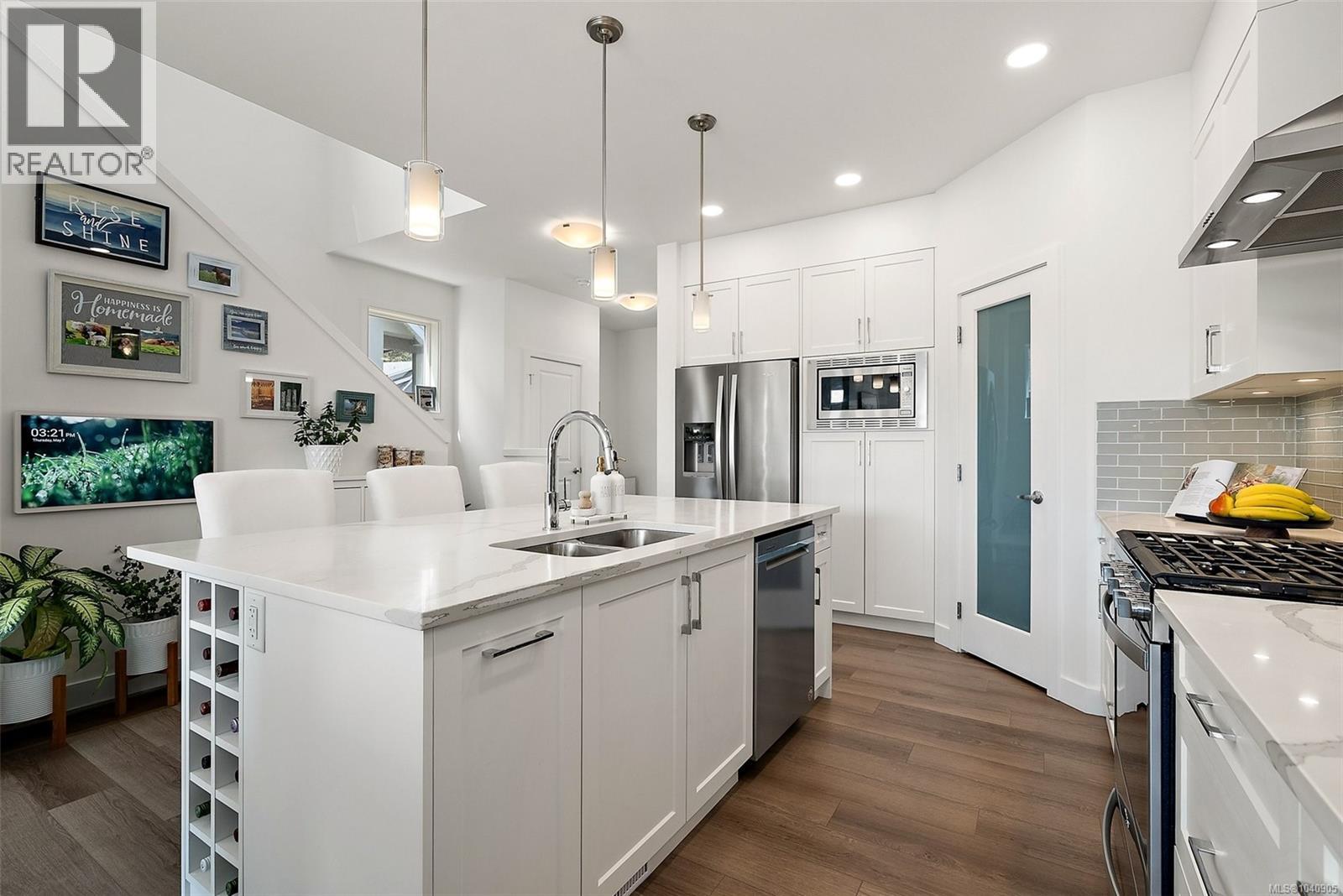 220 Caspian Dr - 5