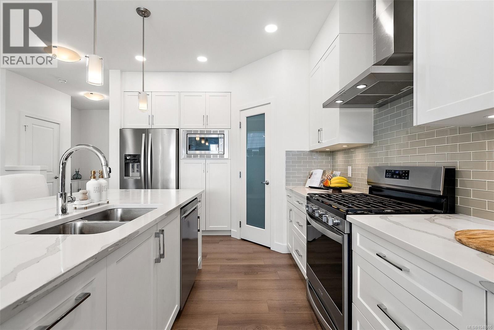 220 Caspian Dr - 8