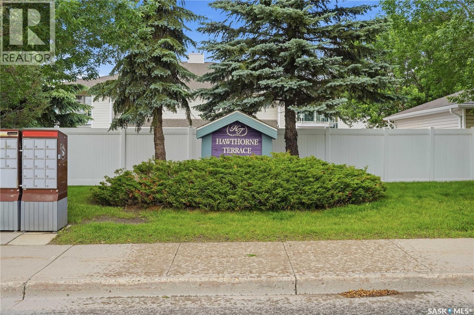 #5446 Rochdale BOULEVARD - 1