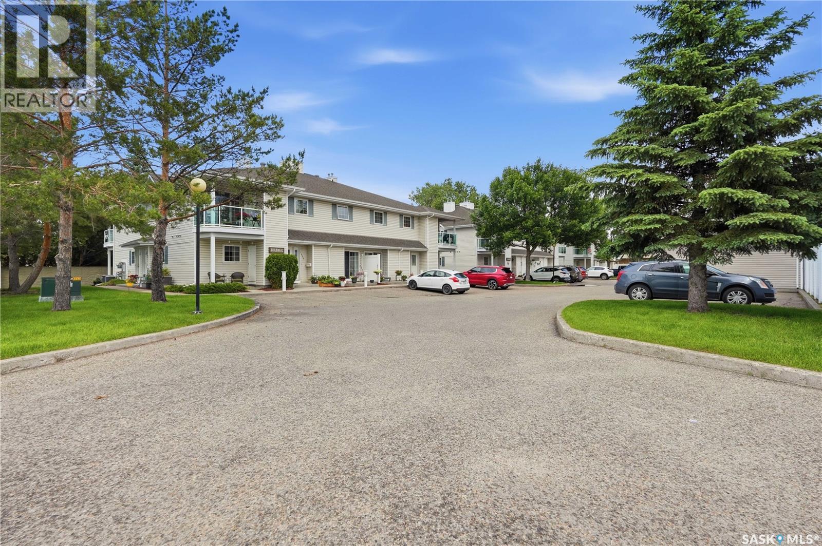 #5446 Rochdale BOULEVARD - 2