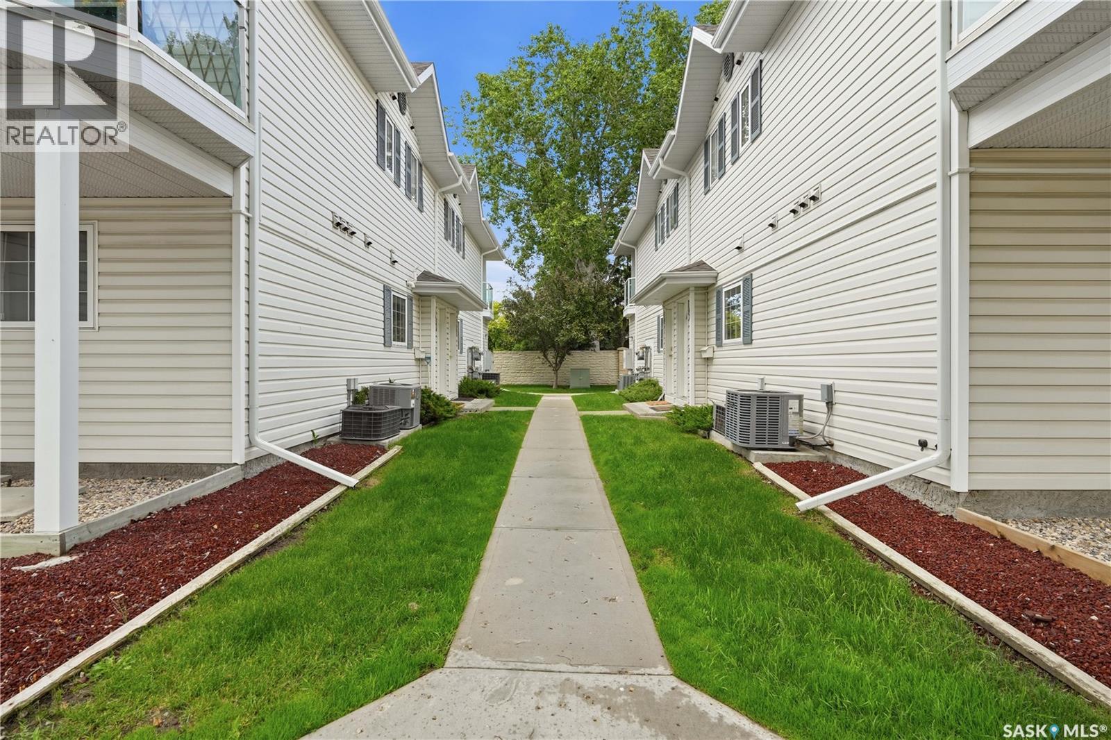 #5446 Rochdale BOULEVARD - 30