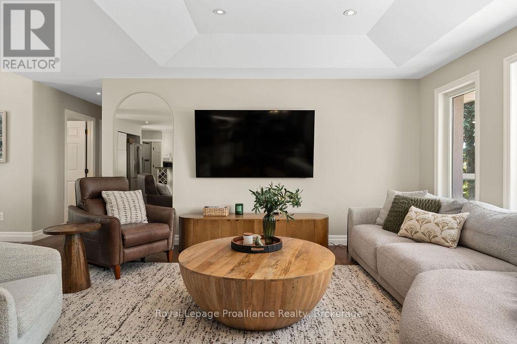 30 HUNT LANE - 11