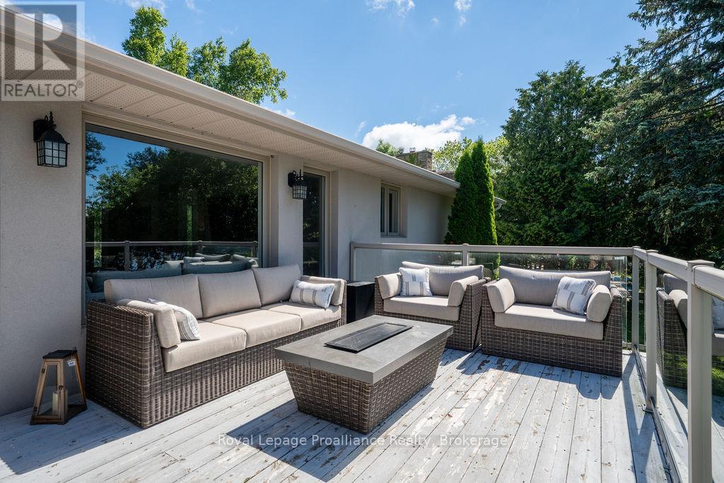 30 HUNT LANE - 16