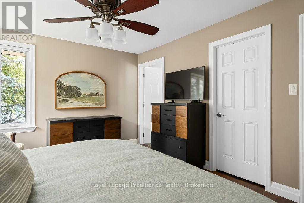 30 HUNT LANE - 24