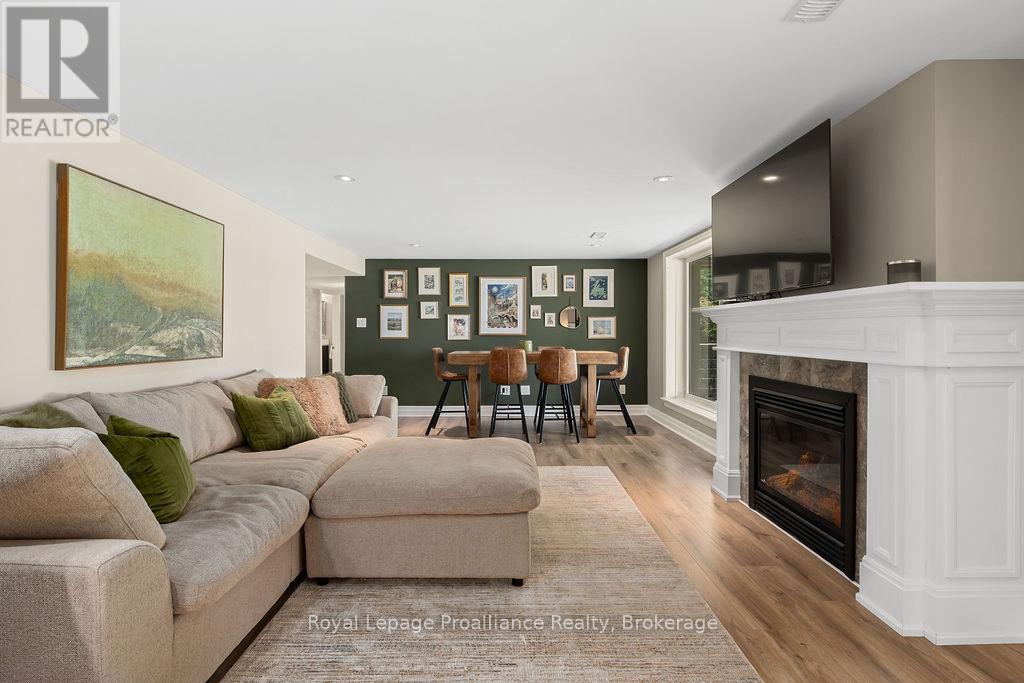 30 HUNT LANE - 30