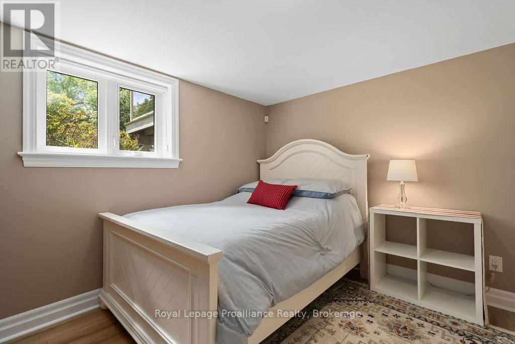 30 HUNT LANE - 33