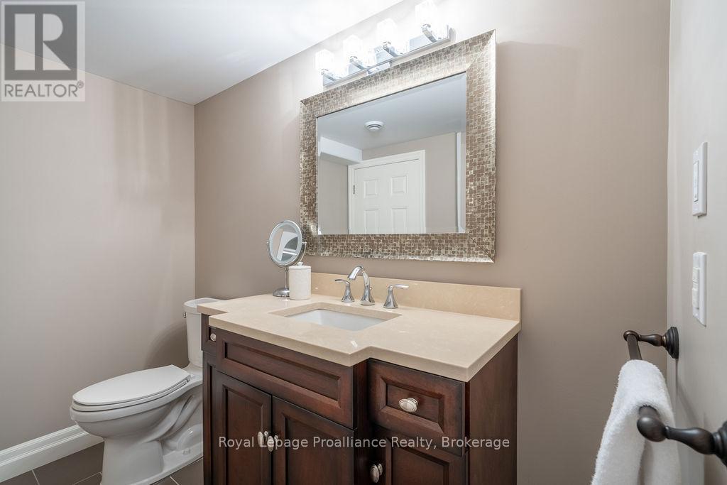 30 HUNT LANE - 34