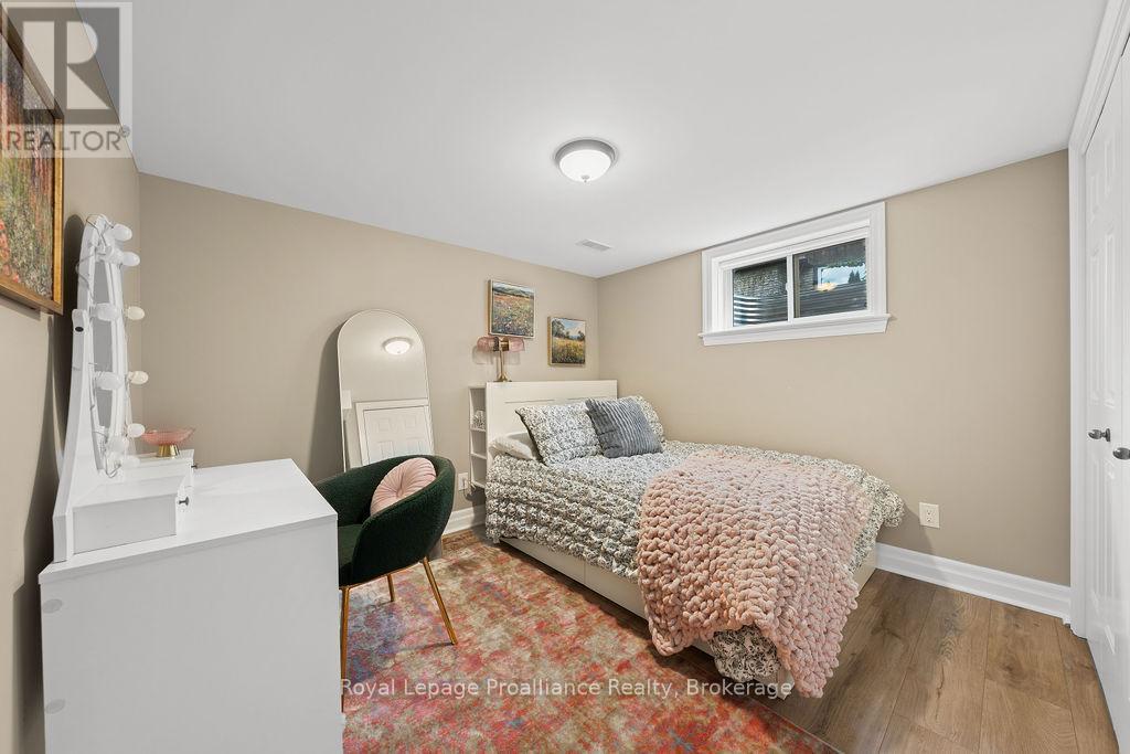 30 HUNT LANE - 35