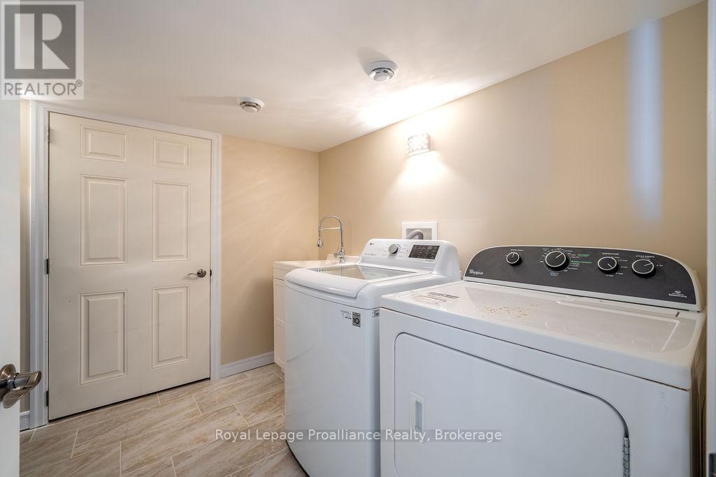 30 HUNT LANE - 36