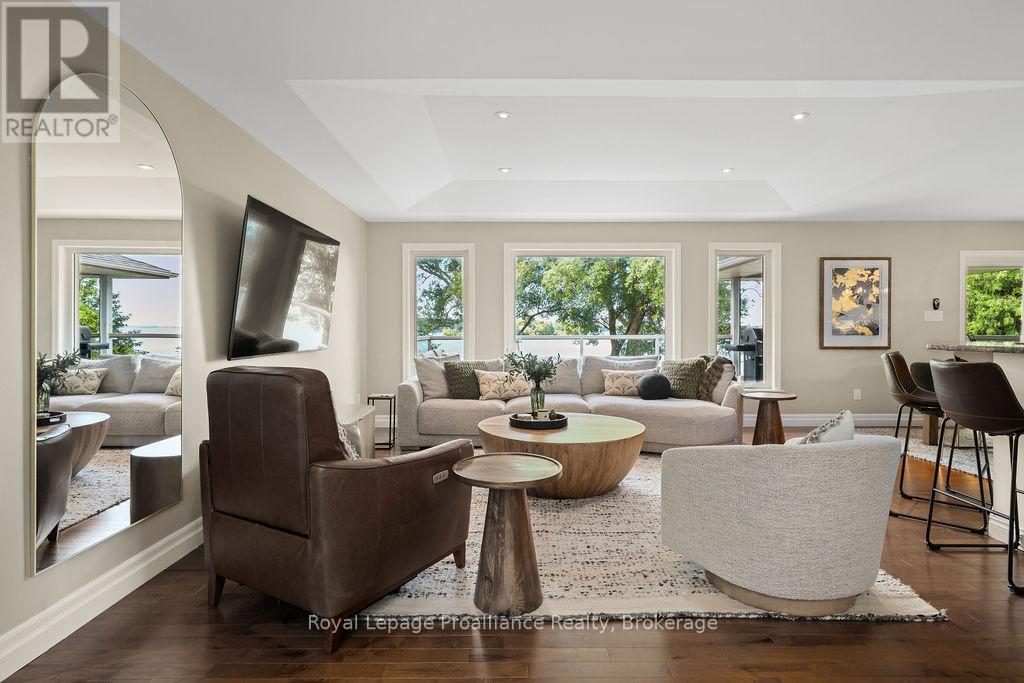 30 HUNT LANE - 8
