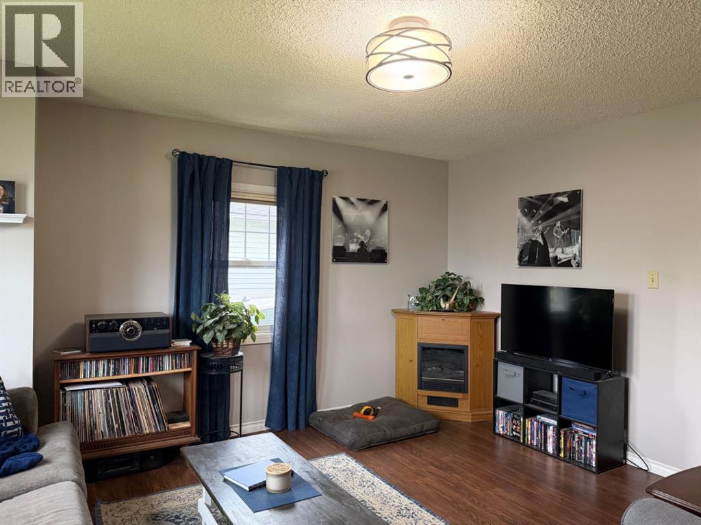10107 90 Avenue - 15