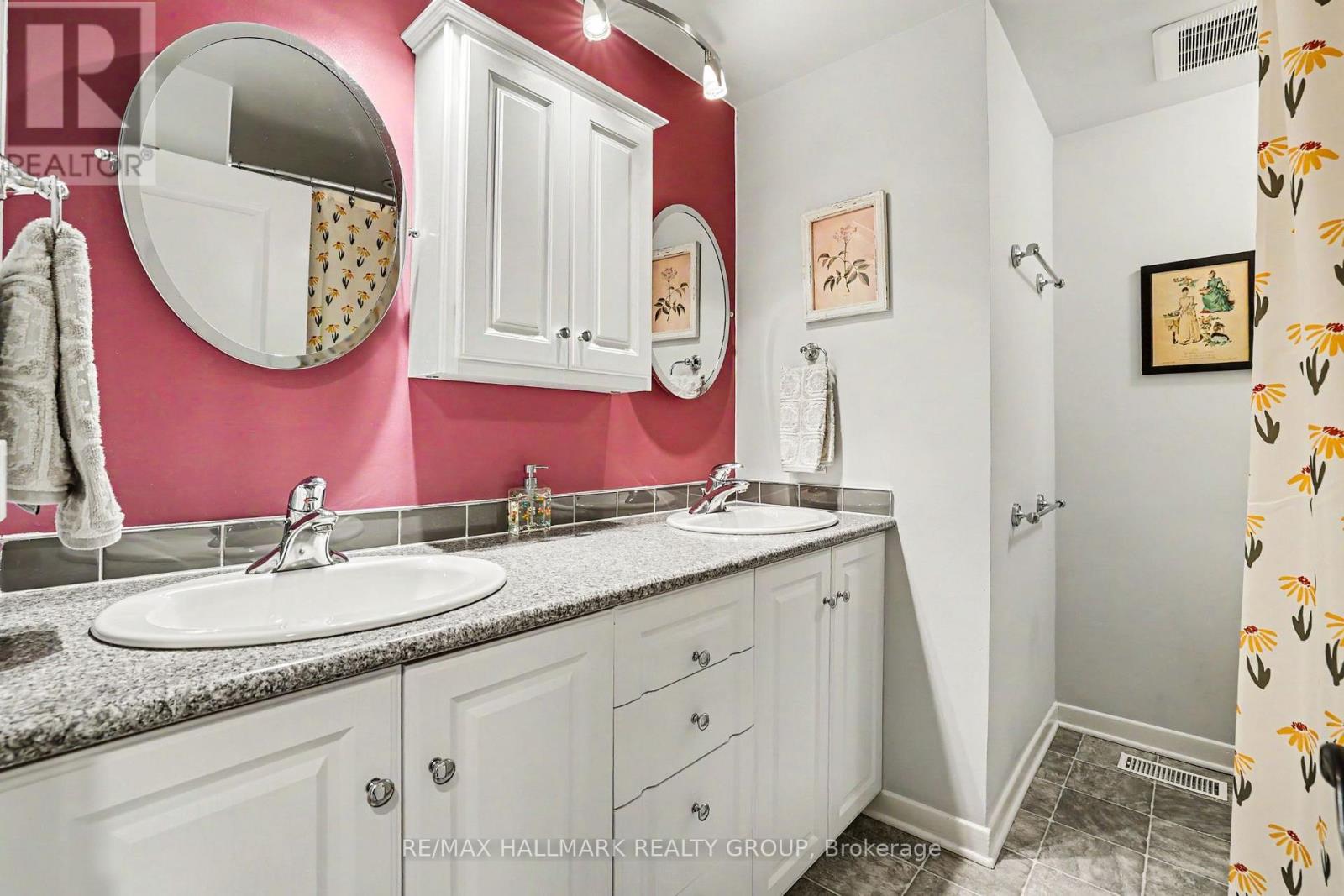 3 Bed, 2 Bath House for Sale in Ottawa – 33 NEWBURY AVENUE, Ottawa – MLS# X13491800 - Image 13