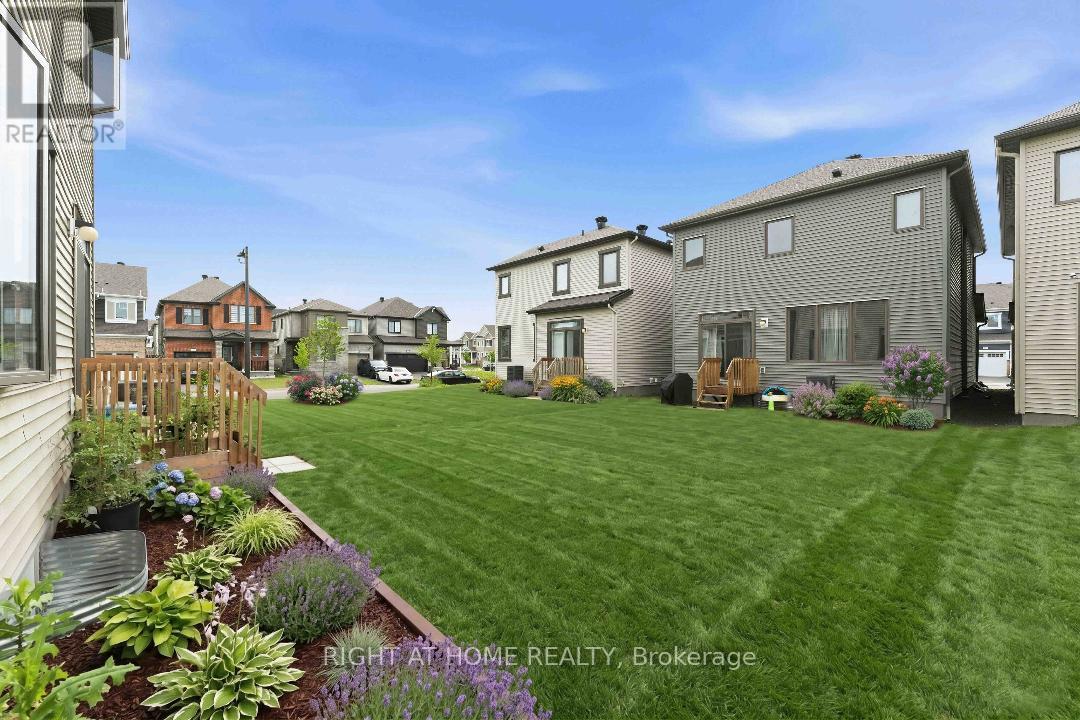 105 ALAMO STREET - 44
