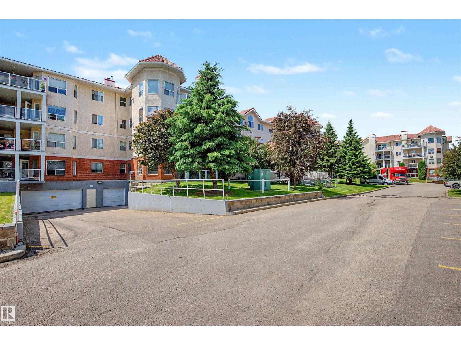 #215 6703 172 ST NW - 26