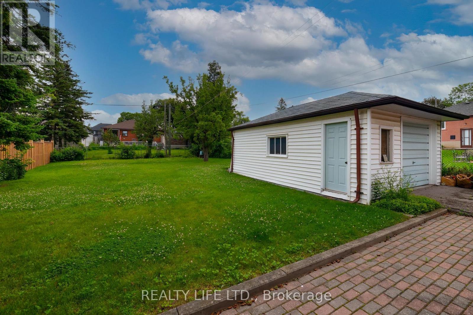 24 BATTERSEA CRESCENT - 22