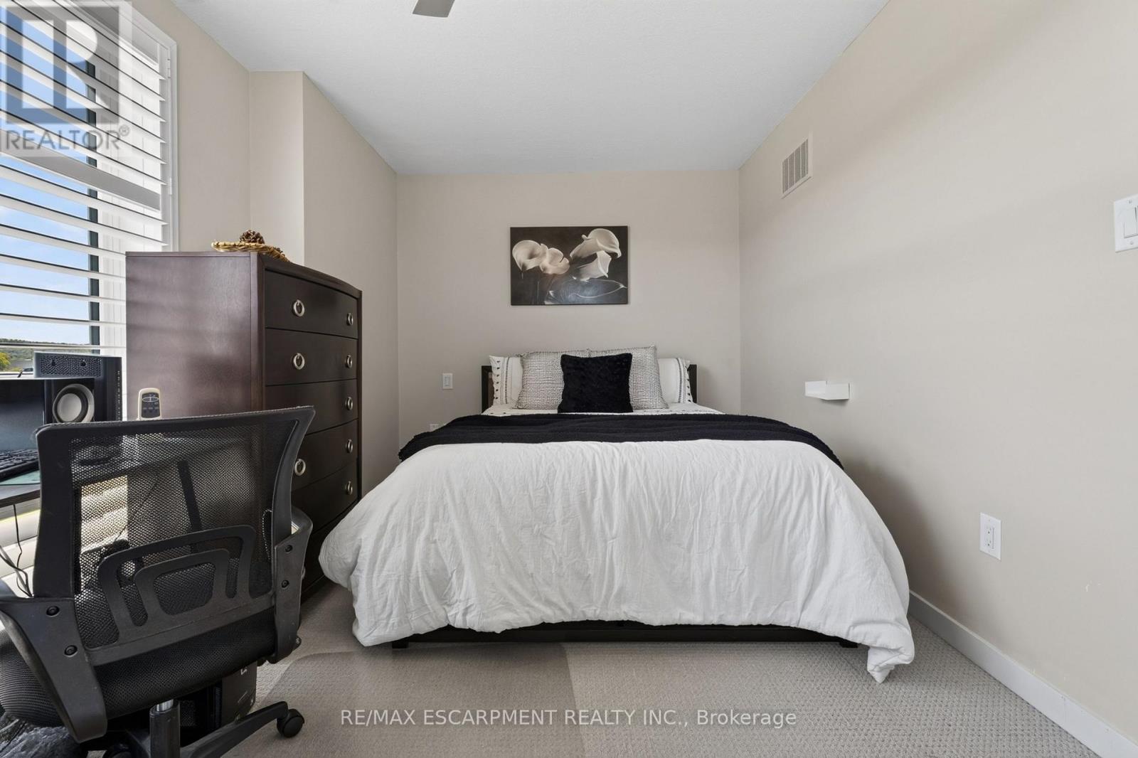 #11 510 NORTH SERVICE ROAD - 26