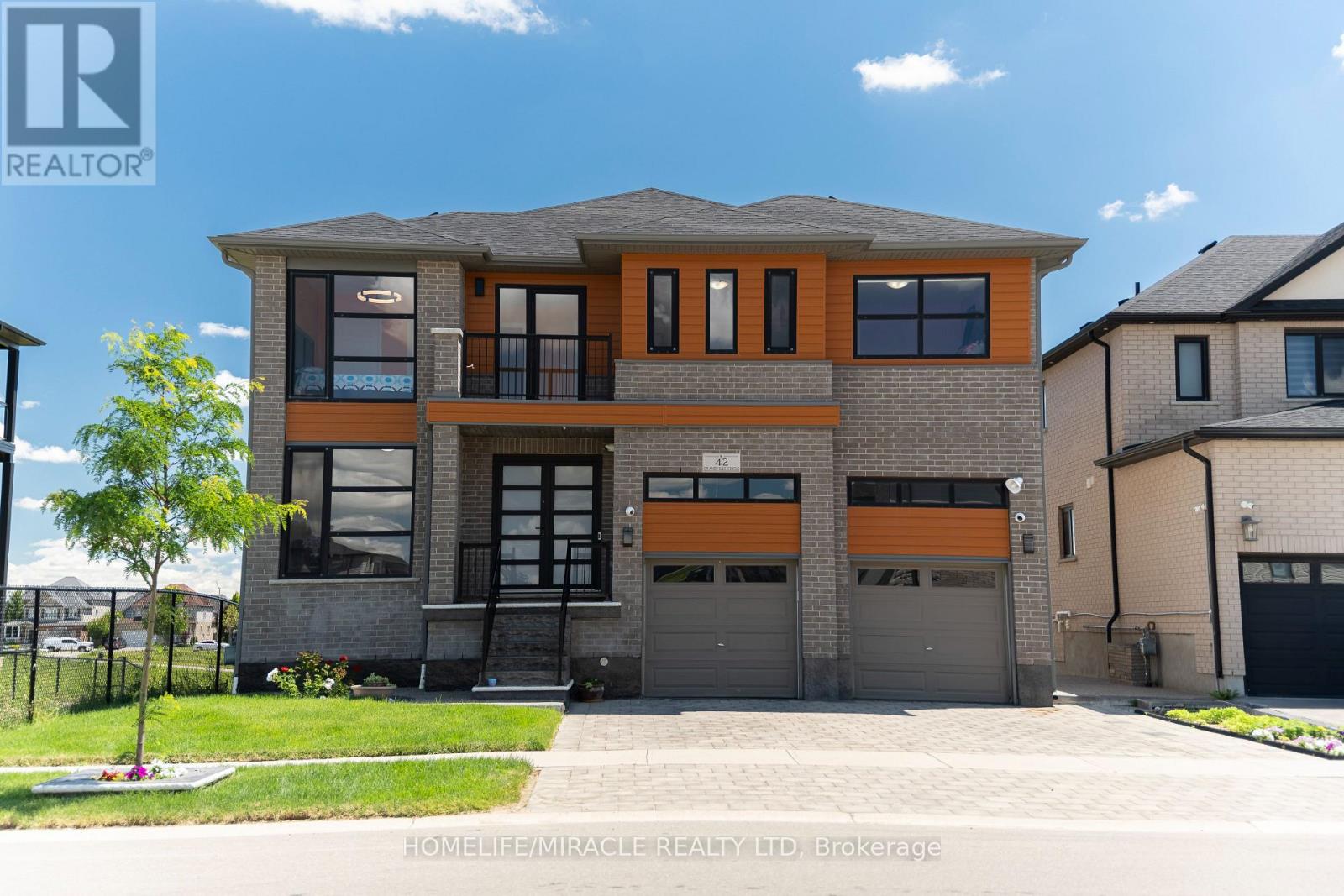 42 GRANDVILLE CIRCLE - 1