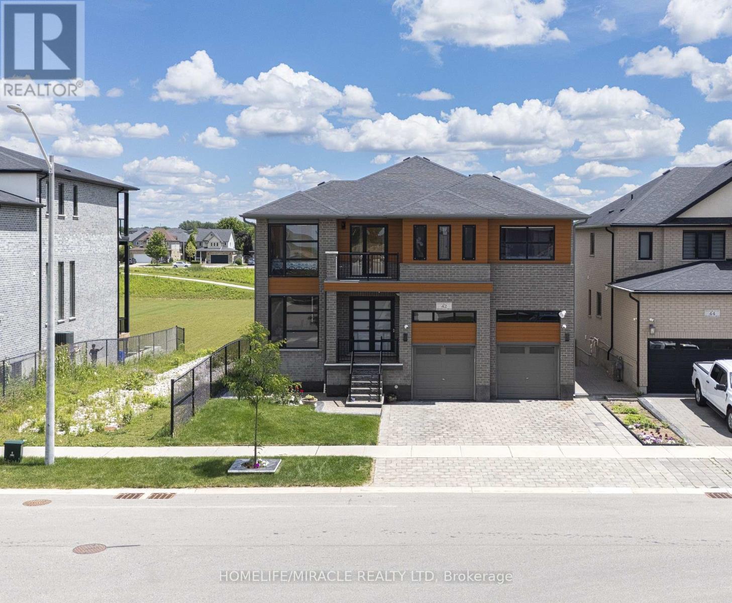 42 GRANDVILLE CIRCLE - 2