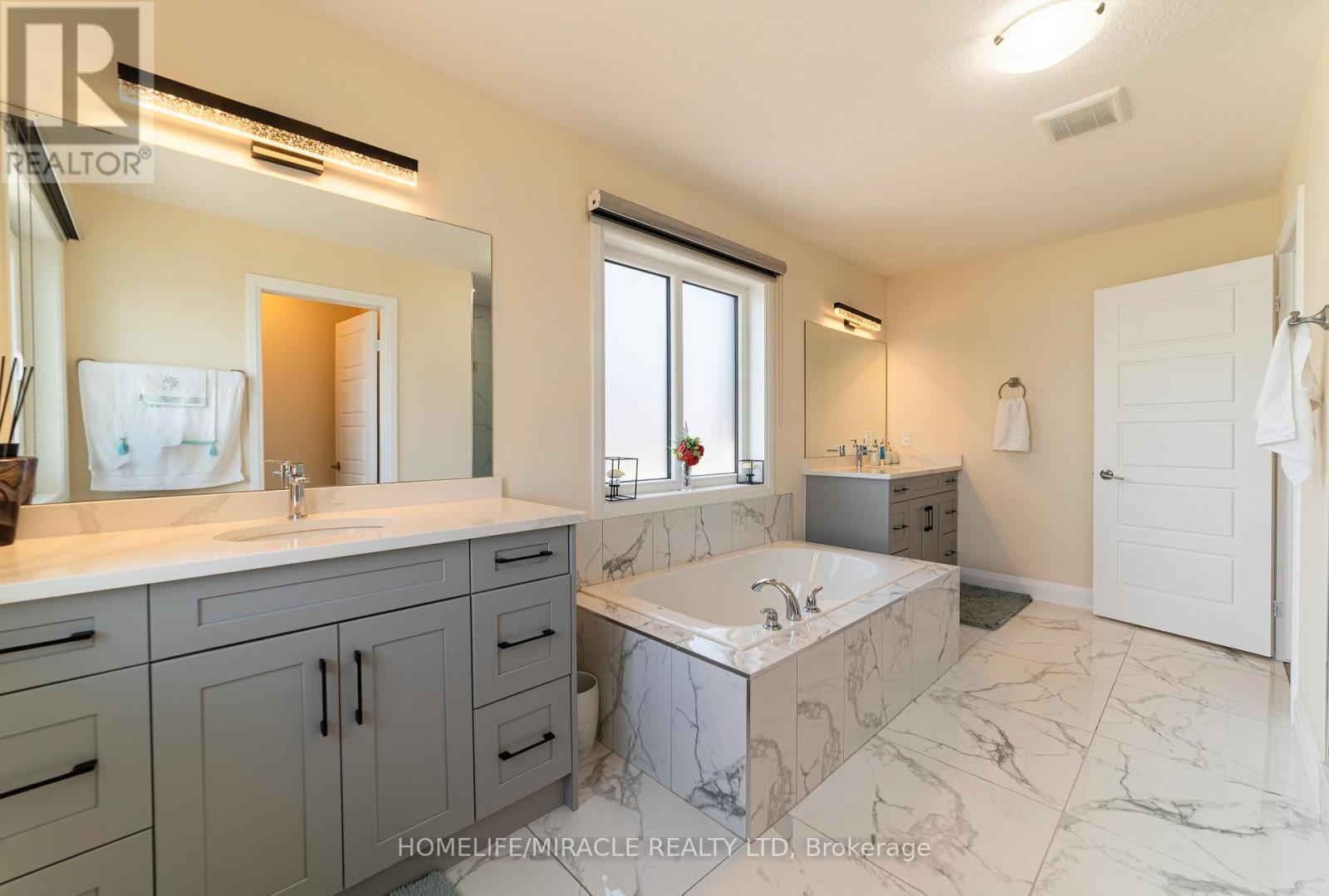 42 GRANDVILLE CIRCLE - 27