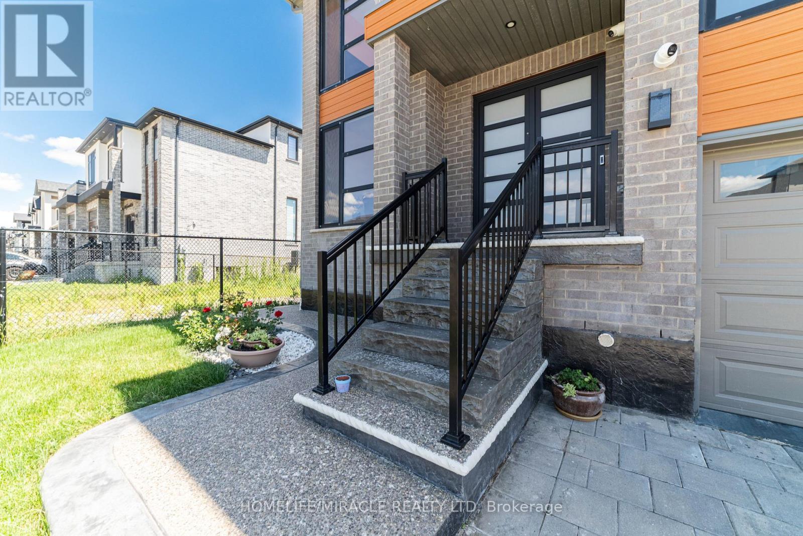 42 GRANDVILLE CIRCLE - 3