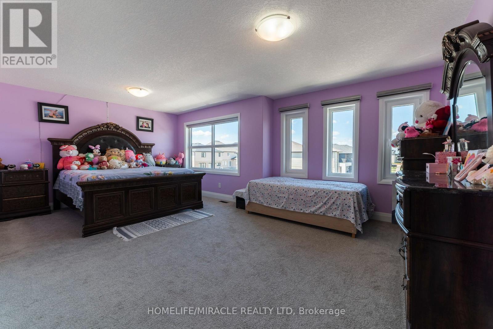 42 GRANDVILLE CIRCLE - 32