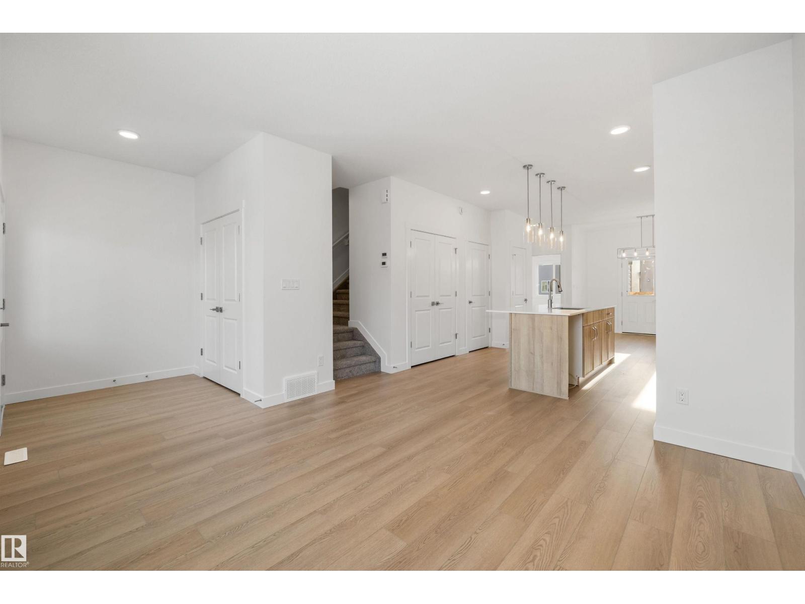 18859 29 AV NW - 13