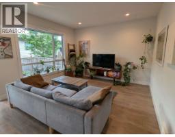 38 2607 Kendal Ave — photo 2