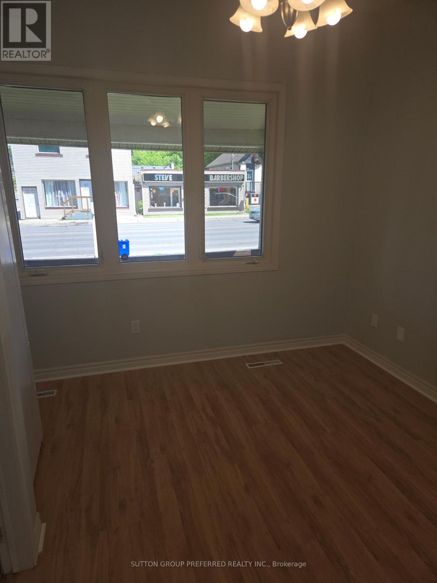 1001 OXFORD STREET E - 7