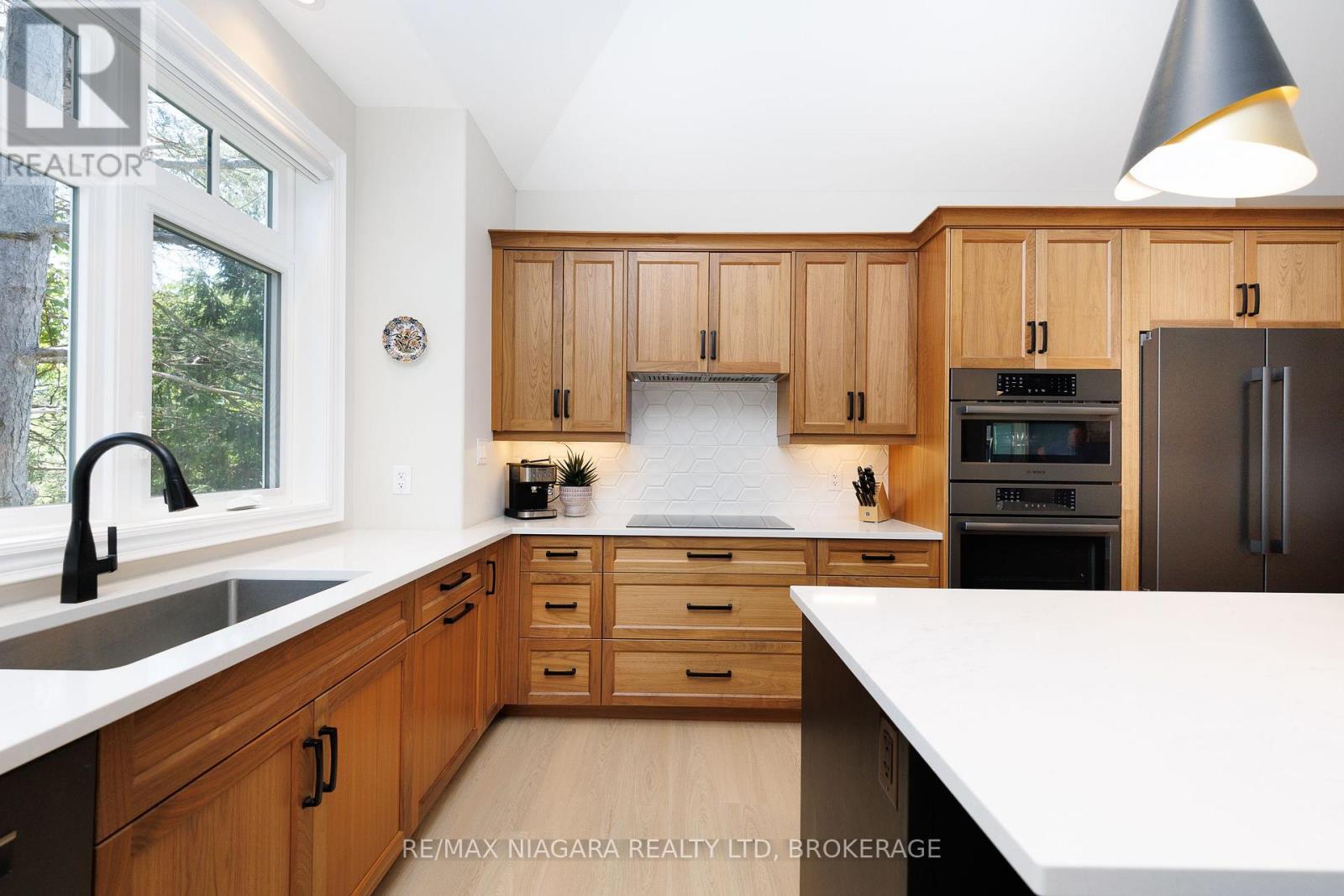 26 SASSAFRAS ROW - Image 17