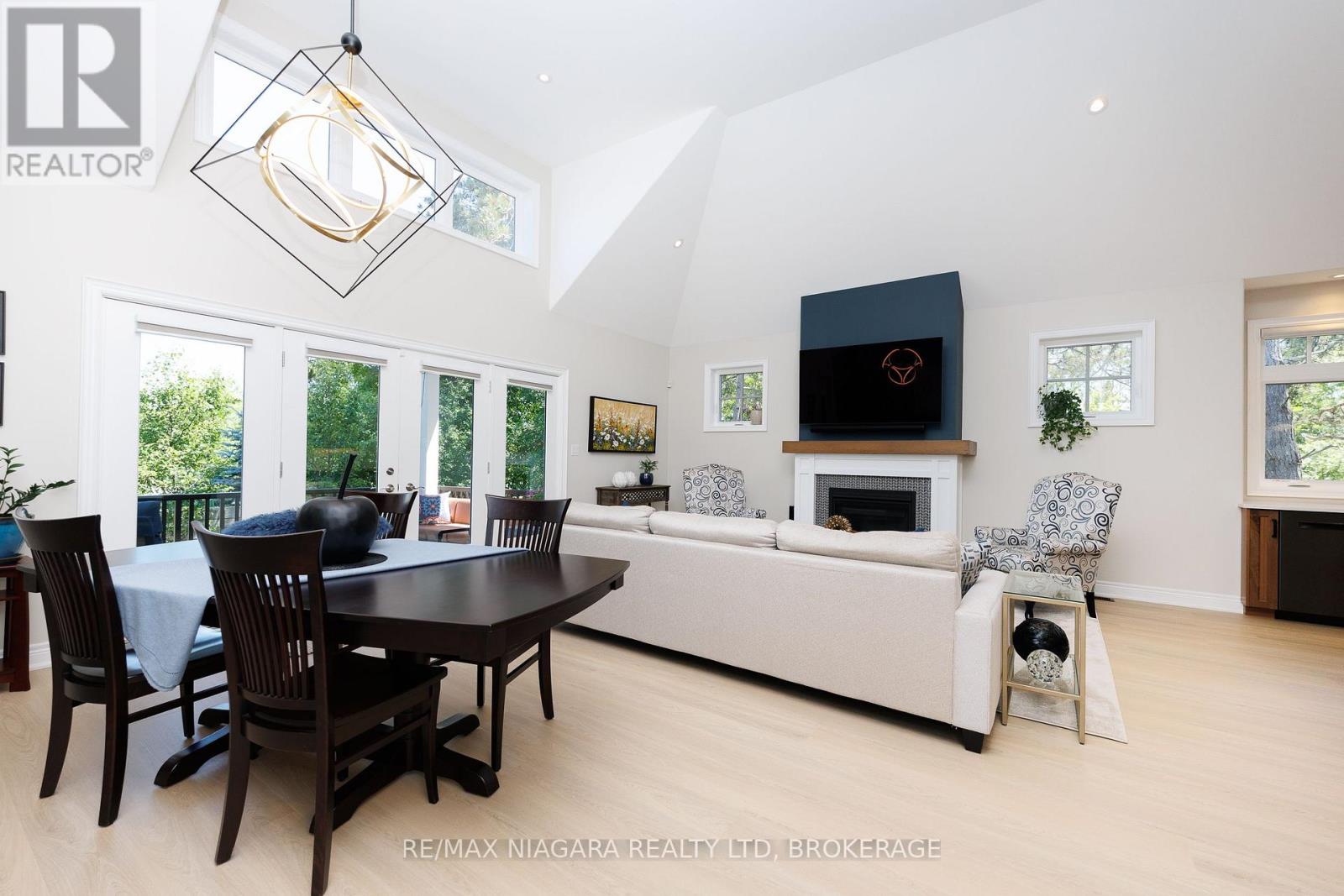26 SASSAFRAS ROW - Image 19