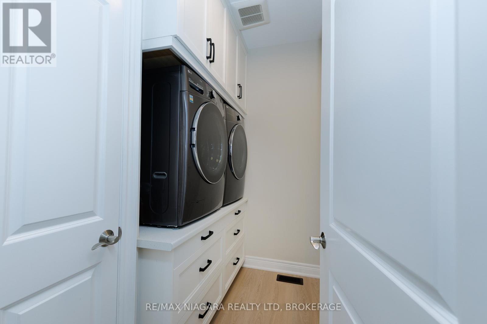 26 SASSAFRAS ROW - Image 20