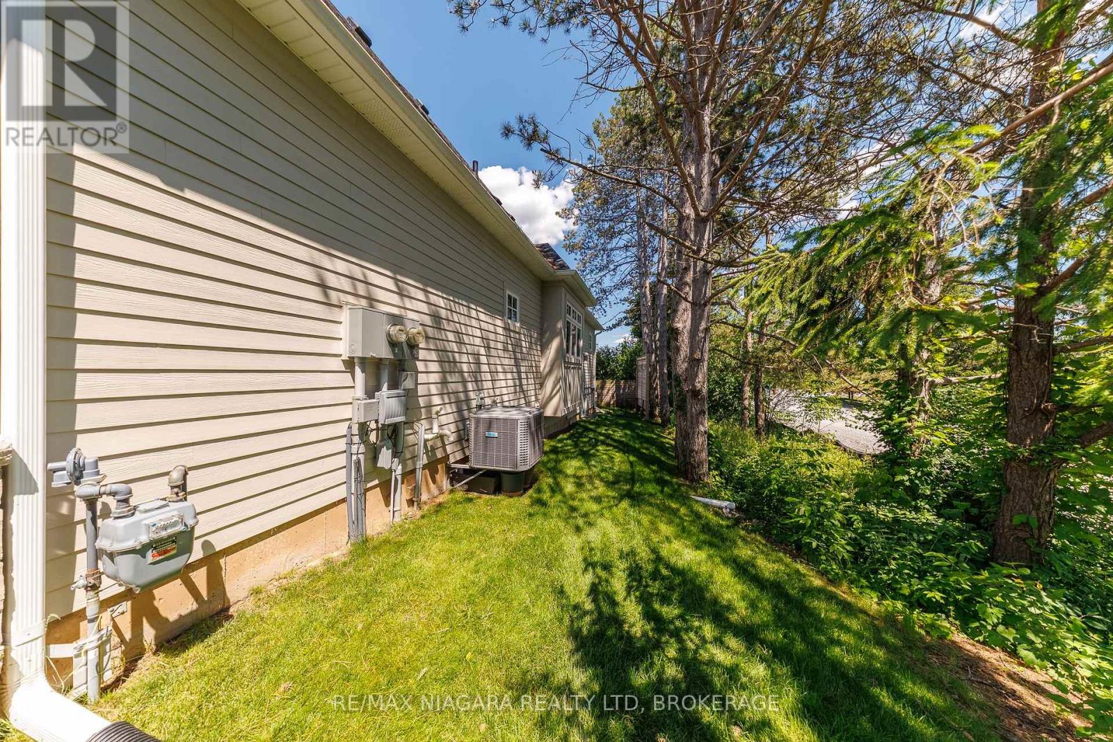 26 SASSAFRAS ROW - Image 40