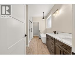 2252 Black Hawk Drive, Sparwood, BC V0B2G2 Photo 27