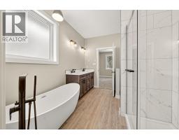 2252 Black Hawk Drive, Sparwood, BC V0B2G2 Photo 32