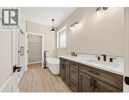 2252 Black Hawk Drive, Sparwood, BC V0B2G2 Photo 28