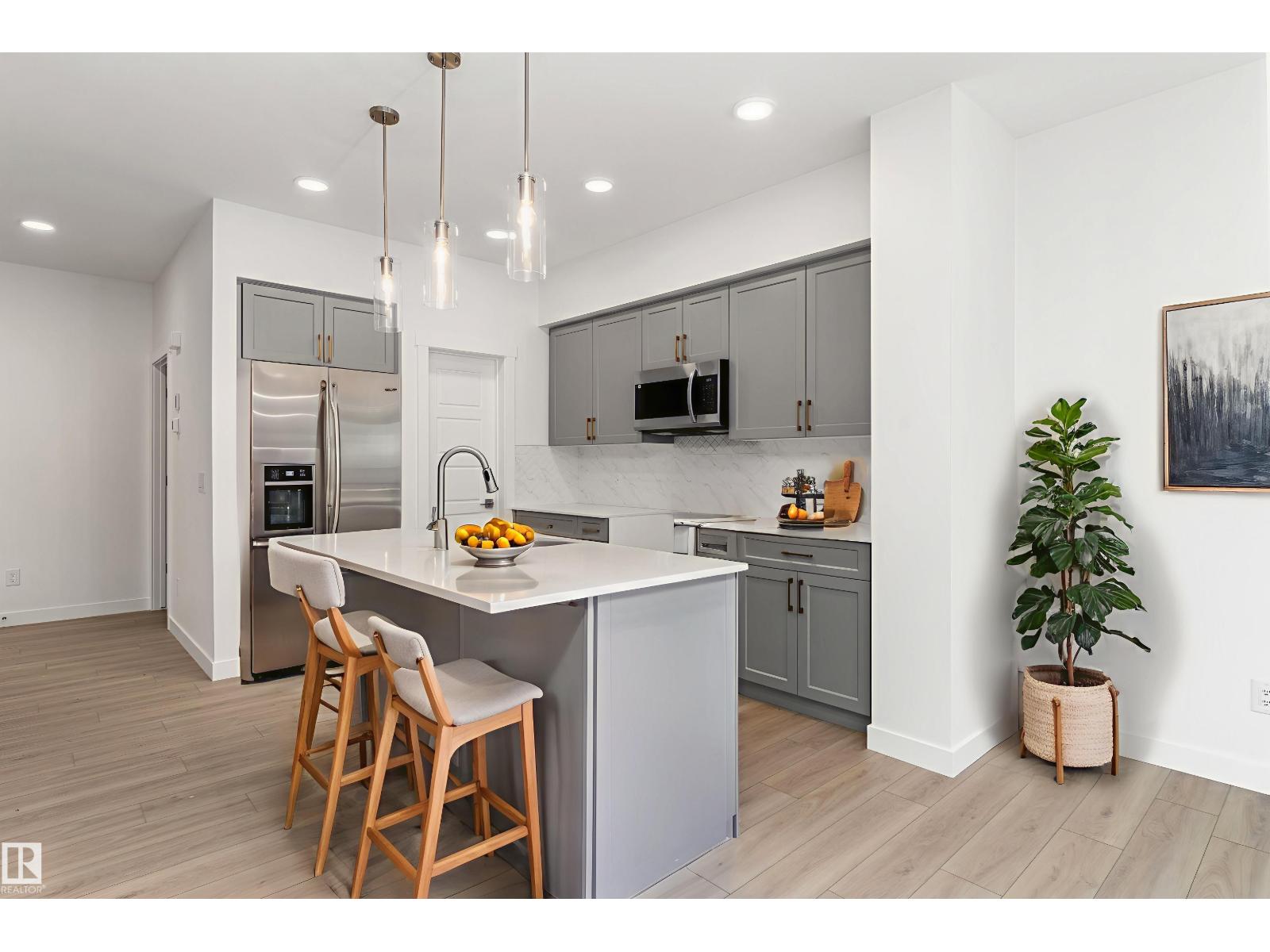913 19 AV NW - 6