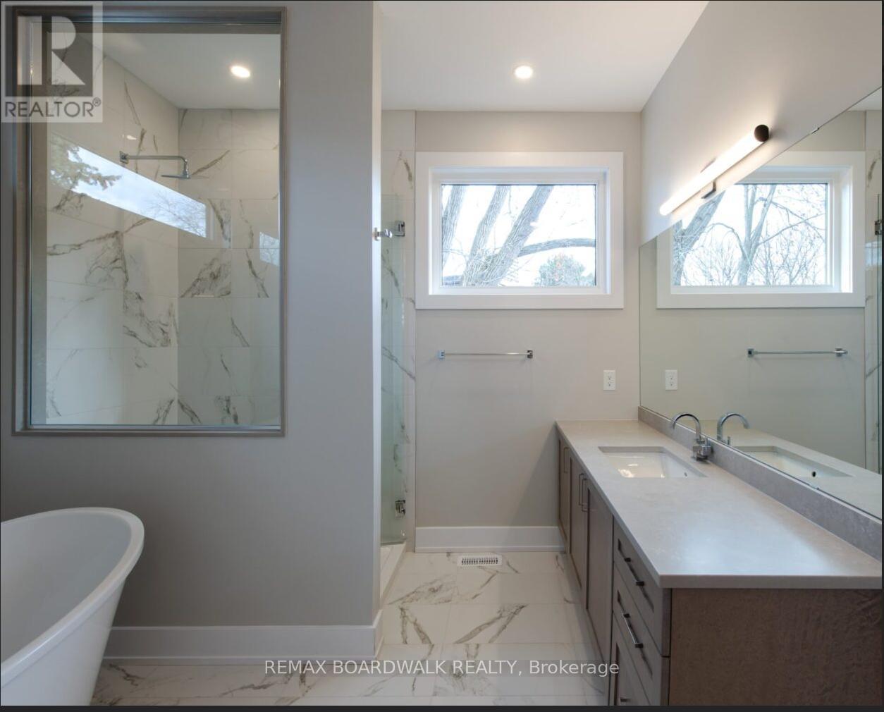 3 Bed, 3 Bath House for Rent in Ottawa – 2928 AHEARN AVENUE, Ottawa – MLS# X13491882 - Image 12