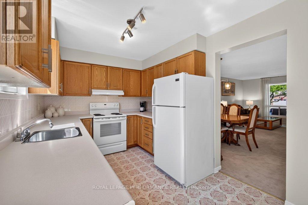 38 BURLINGTON CRESCENT - 12