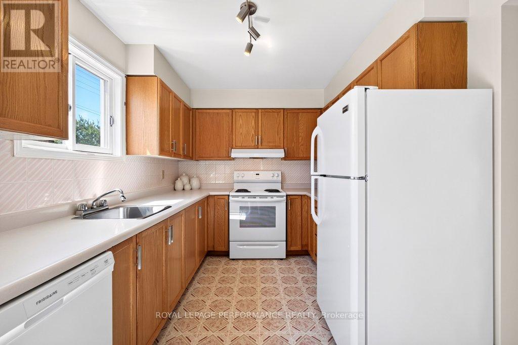 38 BURLINGTON CRESCENT - 13