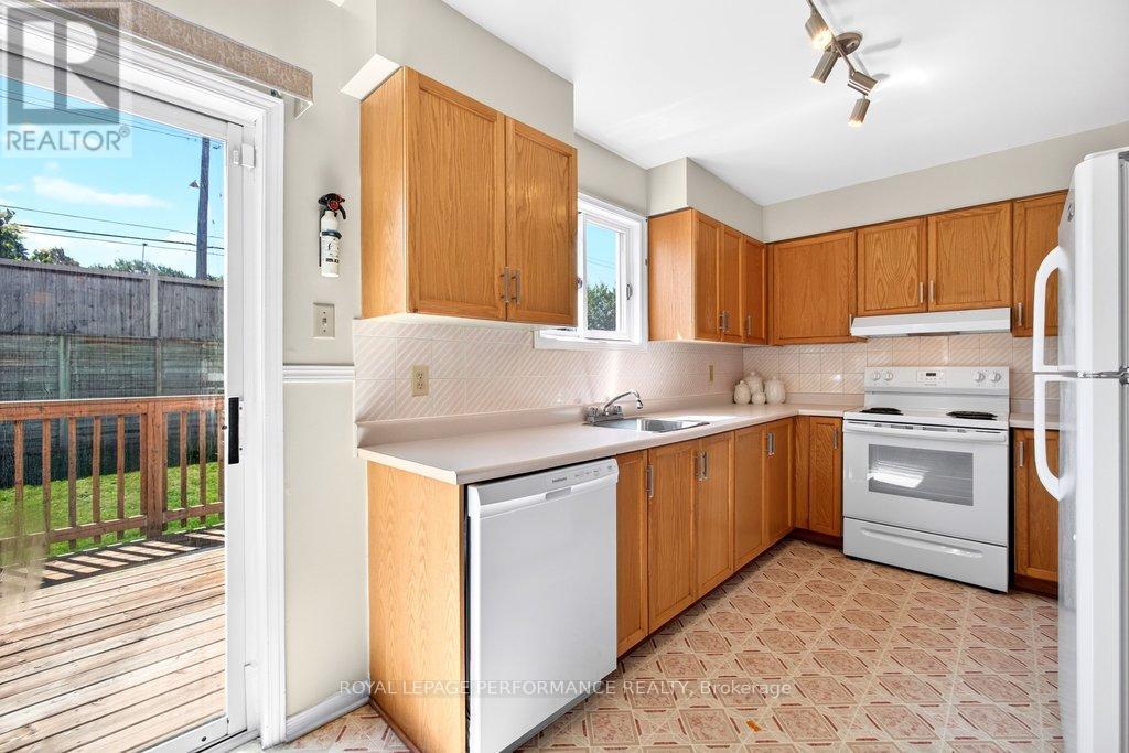 38 BURLINGTON CRESCENT - 14