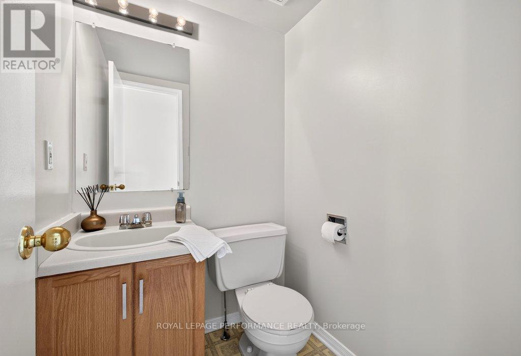 38 BURLINGTON CRESCENT - 17
