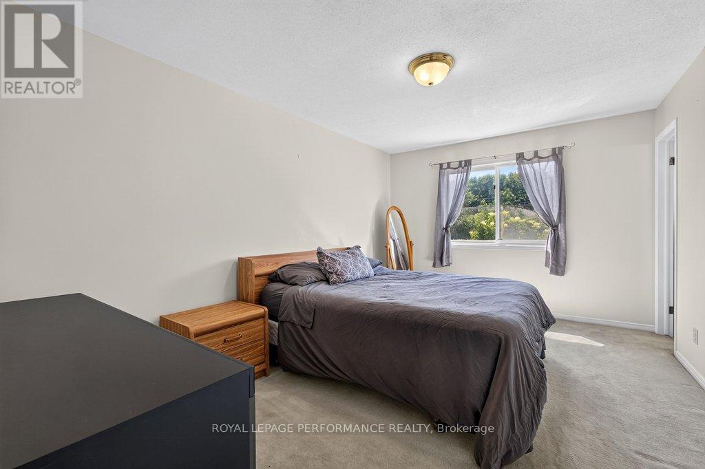 38 BURLINGTON CRESCENT - 19