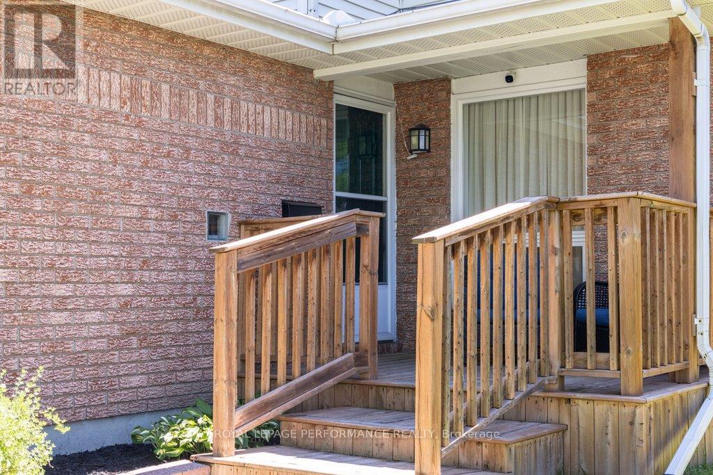 38 BURLINGTON CRESCENT - 2