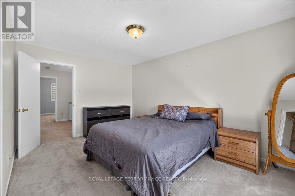 38 BURLINGTON CRESCENT - 21