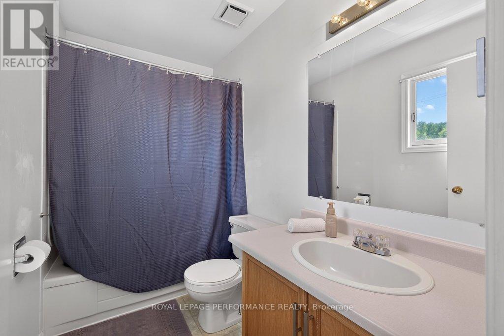 38 BURLINGTON CRESCENT - 24